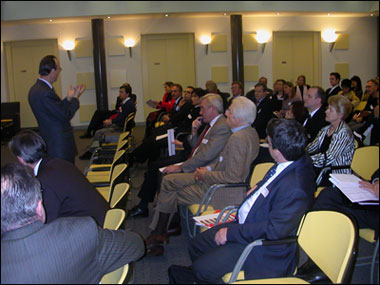 Conférence de M. Hans Jakob ROTH, consul général de Suisse à Shanghai Conférence de M. Hans Jakob ROTH, consul général de Suisse à Shanghai