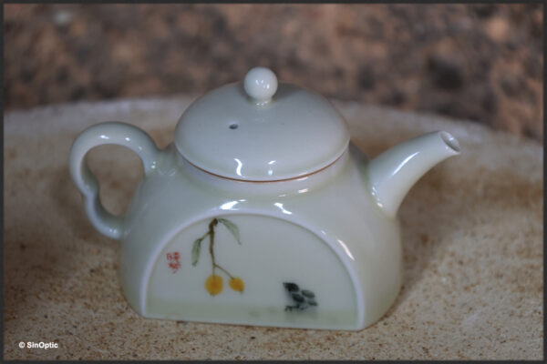 1er avril 2025 - Une théière, exemple de la porcelaine de Dehua 1er avril 2025 - Une théière, exemple de la porcelaine de Dehua